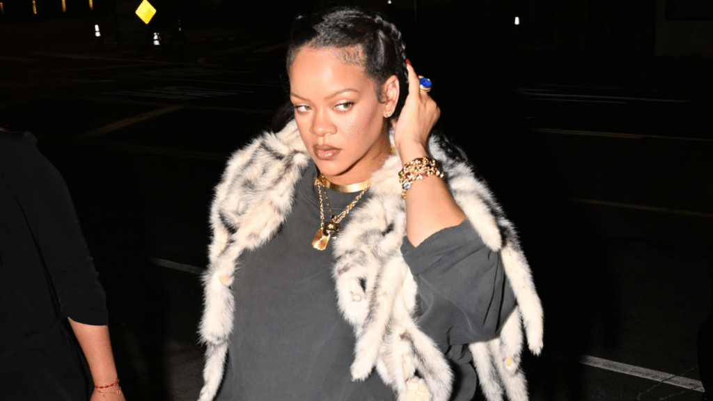 Rihanna’s Fall Fur Stole: A Masterclass in Cold-Weather Glamour Rihanna fall fur stole